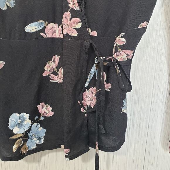 Springfield true wrap floral print v-neck with eyelash lace trim blouse size 6 - Picture 5 of 12